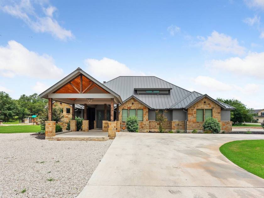 Guide to Large Family Reunion Rentals in Texas Frio Premier Rental Homes